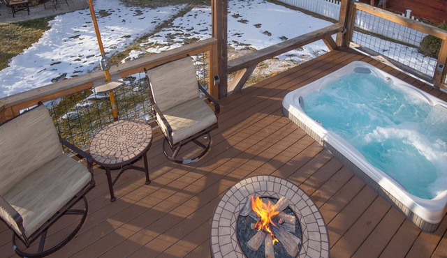 Escape to Modern Mountain Retreat Near Top Ski Resorts w/Hot Tub!