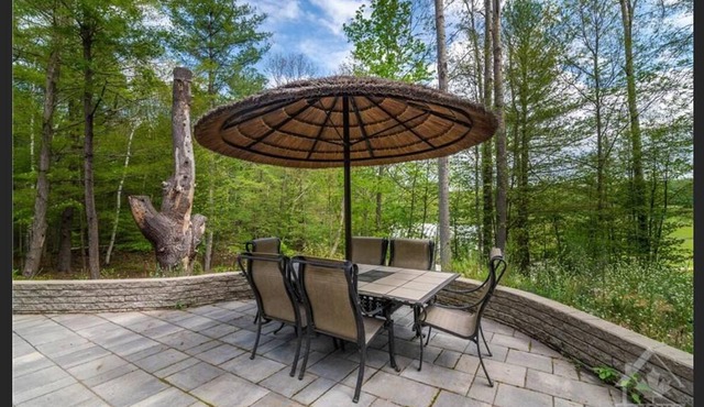 Escape to Moonshine Chalet in beautiful Calabogie, ON