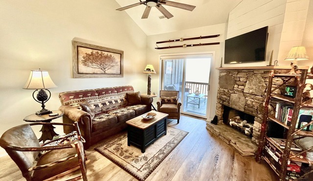 Escape to Mountain Paradise - 1BR/1BA Condo with Breathtaking Views of the Blue Ridge Mountains!