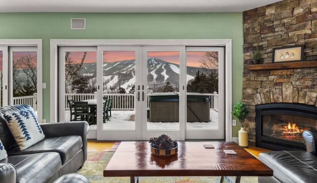 Escape to Mountainview Haven: Spacious Retreat with Hot Tub at Mount Snow