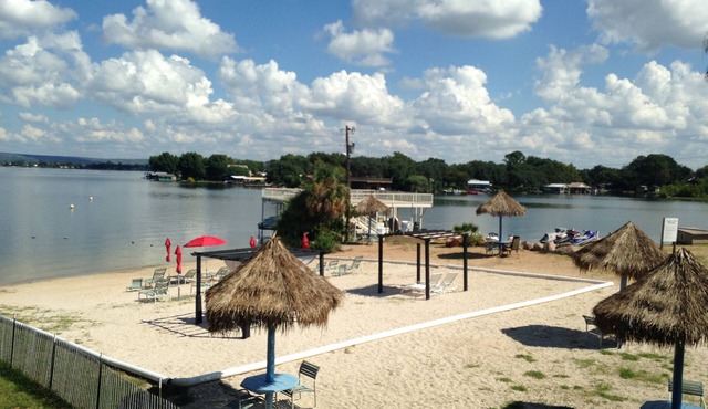 Escape to my Tropical Gem on Lake LBJ! Welcome Winter Texans !Beach,2 Pools!