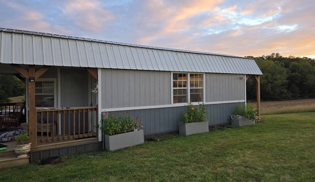 Escape to Nature - dog heaven near Katy Trail and I70. 80 acres, fire pit, wifi