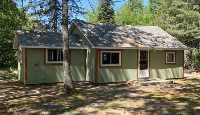 Escape to nature in the Rustic Retreat Cabin