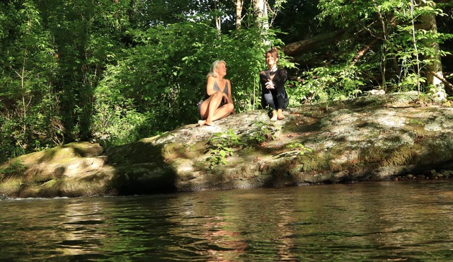 Escape to Nature: Family-Friendly Blue Ridge Mountains Creekside Cabin