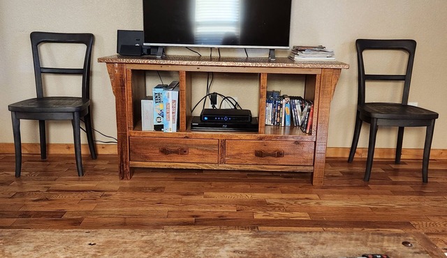 Escape to Nature: Charming 3-Bedroom Cabin near Trinity Lake