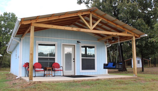 Escape To Nature’s Embrace: nUncle Joe's Creek Retreat - Ruby's Cabin