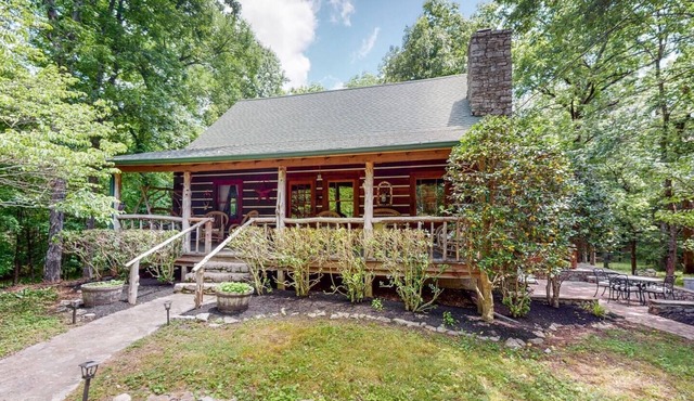 Escape to Oakwood Hideaway: Cozy Cabin w/HotTub on 18 Acres near Nashville!