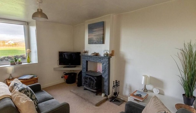 Escape to our Cosy Cottage with Log Burner.