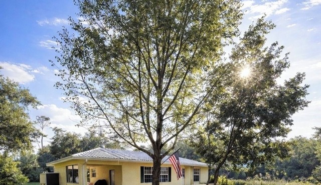 Escape to our Cozy Home with Crystal-Clear Springs and Trails