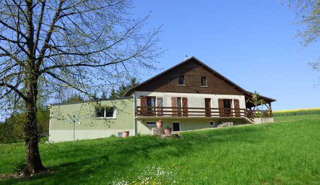 Escape to our nature-filled Gîte with indoor pool and pond!