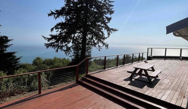 Escape to our spacious 4 bed 2-bath house with stunning ocean and river views