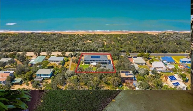 Escape to Paradise - Beach views 5bedrooms, 2 Kitchens, 2 Living, 2 Bathrooms