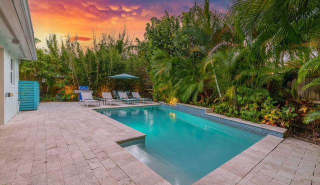Escape to Paradise: Experience Luxury and Serenity - 3/2 Heated Pool Home