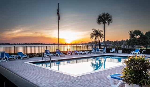 Escape to Paradise at Jupiter waterfront townhome at Jupiter Plantation