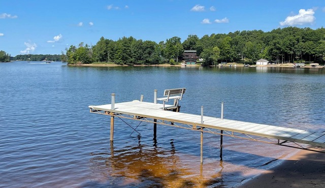 Escape to Paradise: Your dream vacation awaits in our stunning lakefront rental!