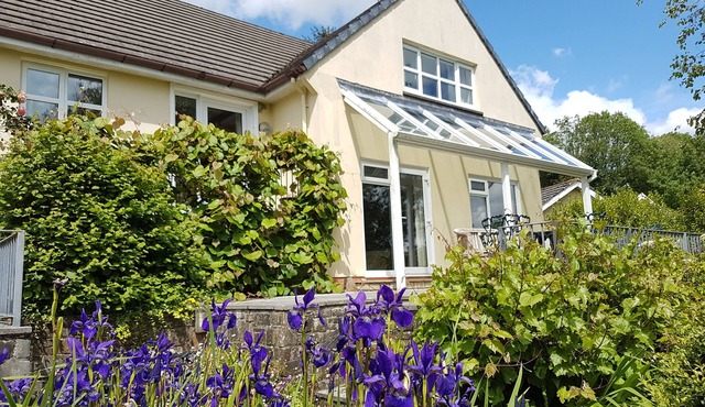 Escape to Pembrokeshire! Charming, spacious cottage - well located for exploring