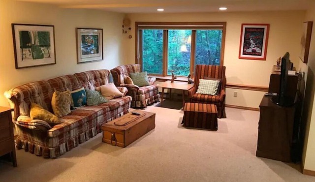 Escape to relaxed country living near Creemore