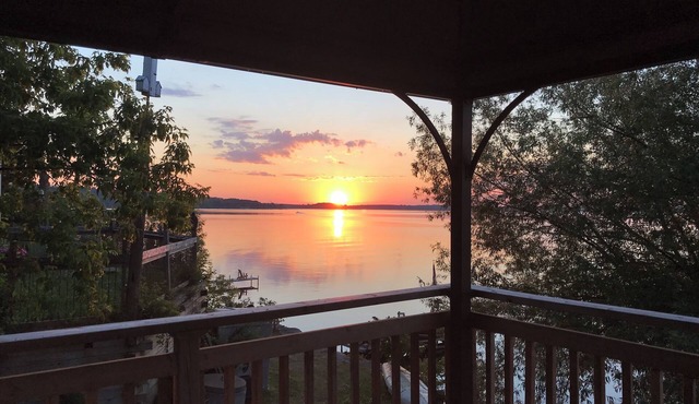 Escape to Rice Lake! Lake Front Cottage Bailieboro Fishing, Swimming, Golf, Yoga