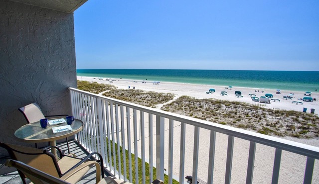 Escape to Romantic 4th Floor Beachfront Stateroom with Beach View: Beach, Pool, Tiki Bar, Grills