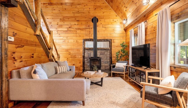 Escape to Sage Creek Cabin: 5 Acres + Privacy + Hot Tub + Fire Pit