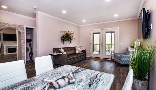 Escape to Sanctuary serene spacious home room to roam sleeps 6 pet-friendly