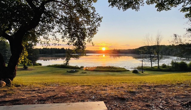 Escape to Serenity: Private Lake and Cozy Cabins for Rent