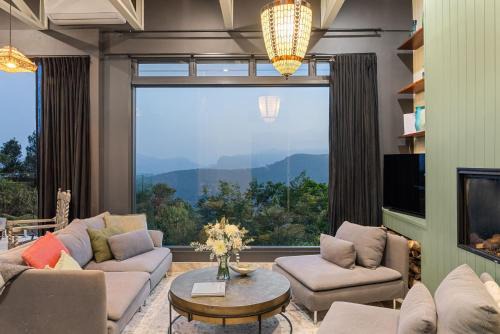 Escape to Serenity in Beechmont Luxurious Cabin Retreat