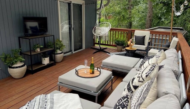 Escape to Serenity: Spacious 4 Bedroom Oasis, Steps from Old Town & DC!