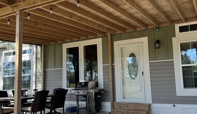 Escape to serenity: Lodge Rental on a beautiful working cattle farm!
