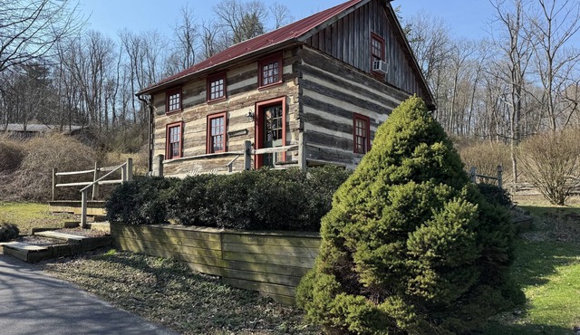 "Escape to Serenity: Spruce Creek Guest Cabin – Your Perfect VRBO Retreat!