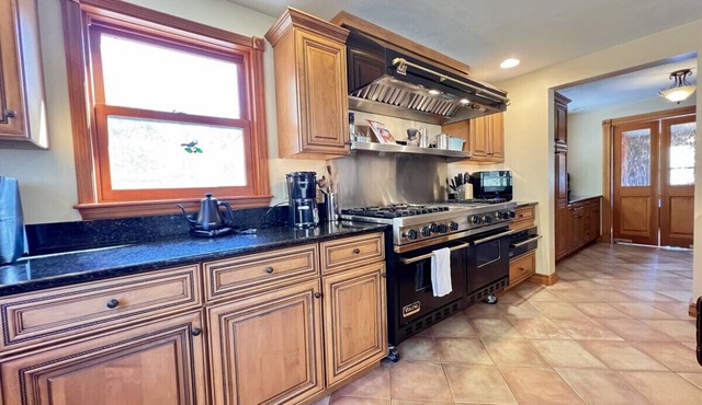 Escape to Shadow Peak Retreat: Your Luxurious Vermont Getaway