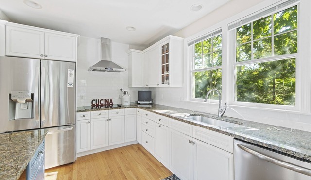 Escape to Summer by the Sea * Luxury New Seabury Retreat