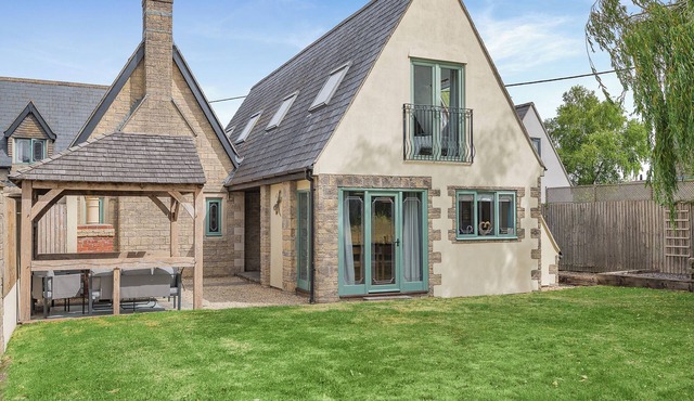 Escape to The Pool House, a countryside retreat in Thornhill, Dorset.