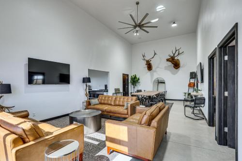 Escape to the Black Hills! Modern Countryside Home