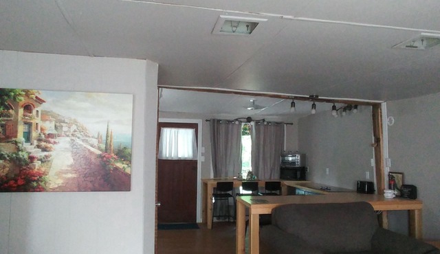 Escape to the Country! Sleeps 4