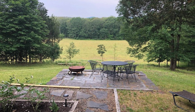 Escape to the Country! Lovely, Serene Cottage on 12 Acres.