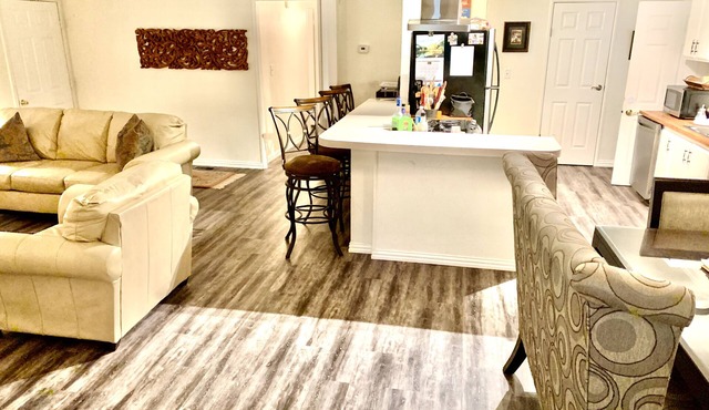 Escape to the country and 21 acres. Sleeps 6 - W. Side minutes to Lake Texoma