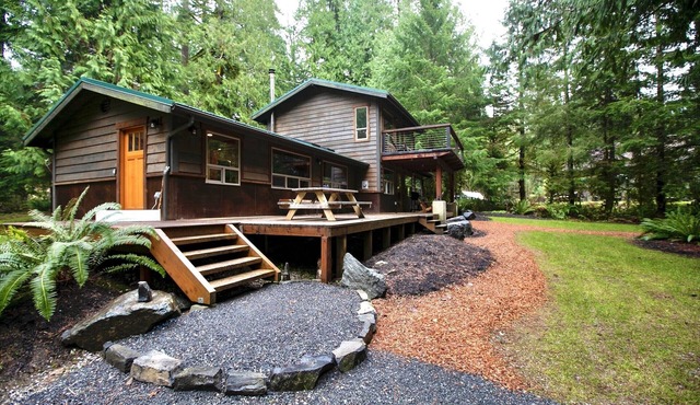 Escape to the Forest in this Custom Mt. Baker Home with HOT TUB!