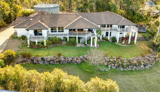 Escape To The Hinterland - Large Private Retreat