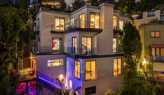 "Escape to the Hollywood Hills: Luxurious Retreat with Stunning Panoramic Views”