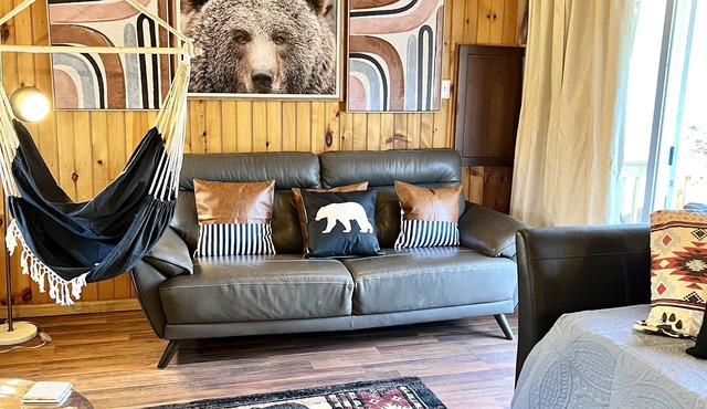 Escape to the lake! Lkfrnt cottage fish/boat/relax. 2 Mins to Salmon River