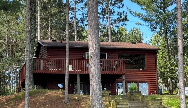 Escape to the Lake - Rustic 3-bedroom log-sided cabin nestled amongst the pines