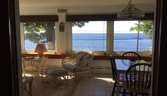 Escape To The Lake With Family and Friends! Beautiful Home on Oneida Lake!