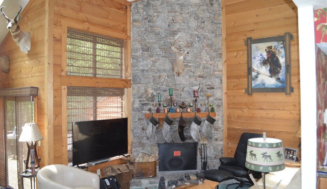 ESCAPE TO THE MOUNTAINSnPLATINUM PROPERTY-with Hottub⛳️🏌️perfect all 4-SEASONS