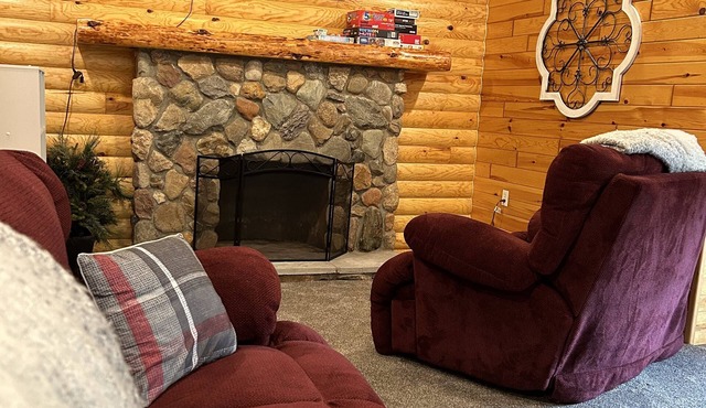 Escape to The Riverside Hideaway - A Cozy Cabin With River Views!