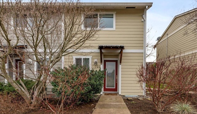 Escape to the scenic heights of Hood River