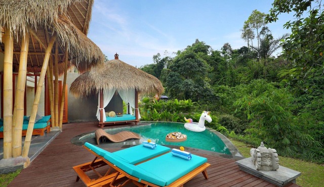 Escape to the serene beauty of Ubud, Bali, for a romantic honeymoon getaway!