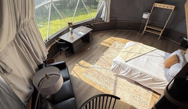 Escape to this glamorous camping Dome! 8 min from Ark!