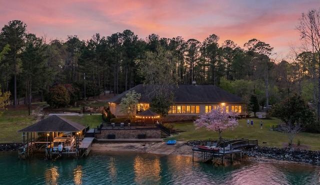 Escape to this stunning 6 bed, 5 bath lakefront home, perfect for large groups & family getaways. With space to sleep up to 20 guests, this home features expansive indoor living areas & breathtaking lake views throughout.