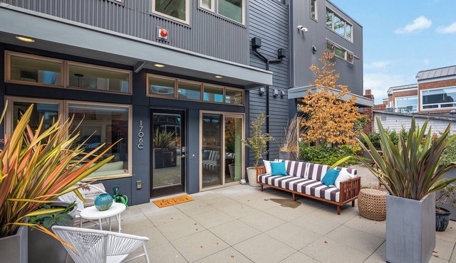 Escape to this townhome, near Alki Beach